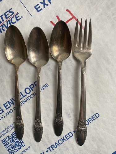 Vintage 1847 Rogers Bros IS FIRST LOVE Serving 3 Spoon / Forks ilverware - Picture 2 of 7