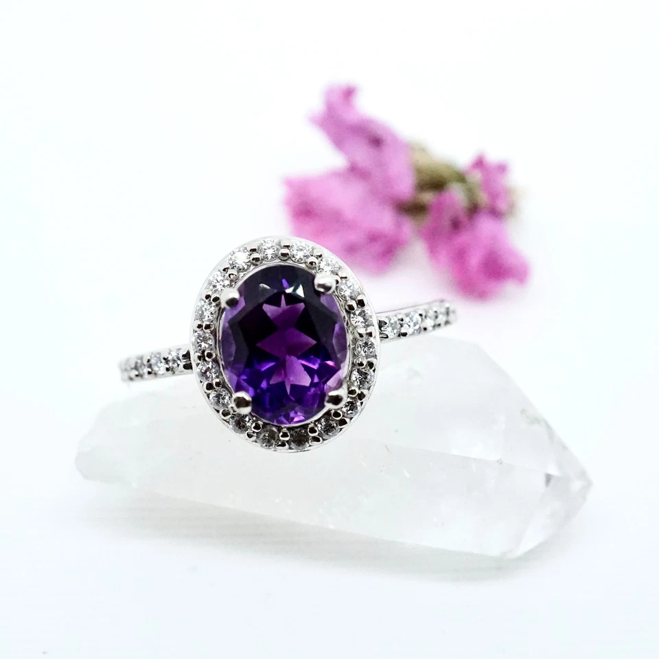Elegante anillo de compromiso de amatista ovalada natural en paladio Foto 2 de 4