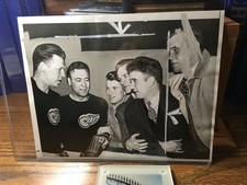 1945 Detroit Red Wings Press Photo “Syd Howe Makes Good” 3-8-1945