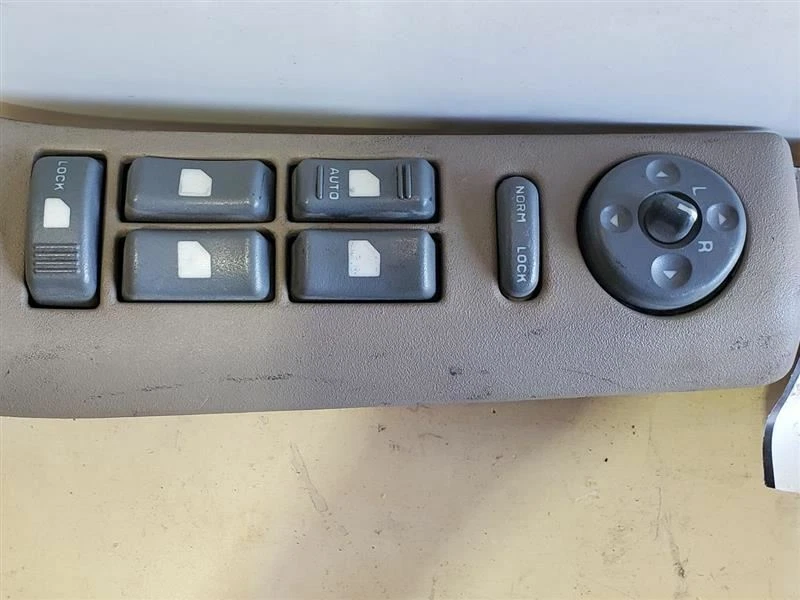 Chevrolet Tahoe 1996-1997, interruptor maestro de moldura de puerta delantera, marrón, n.º de parte: 15724567 Foto 2 de 4