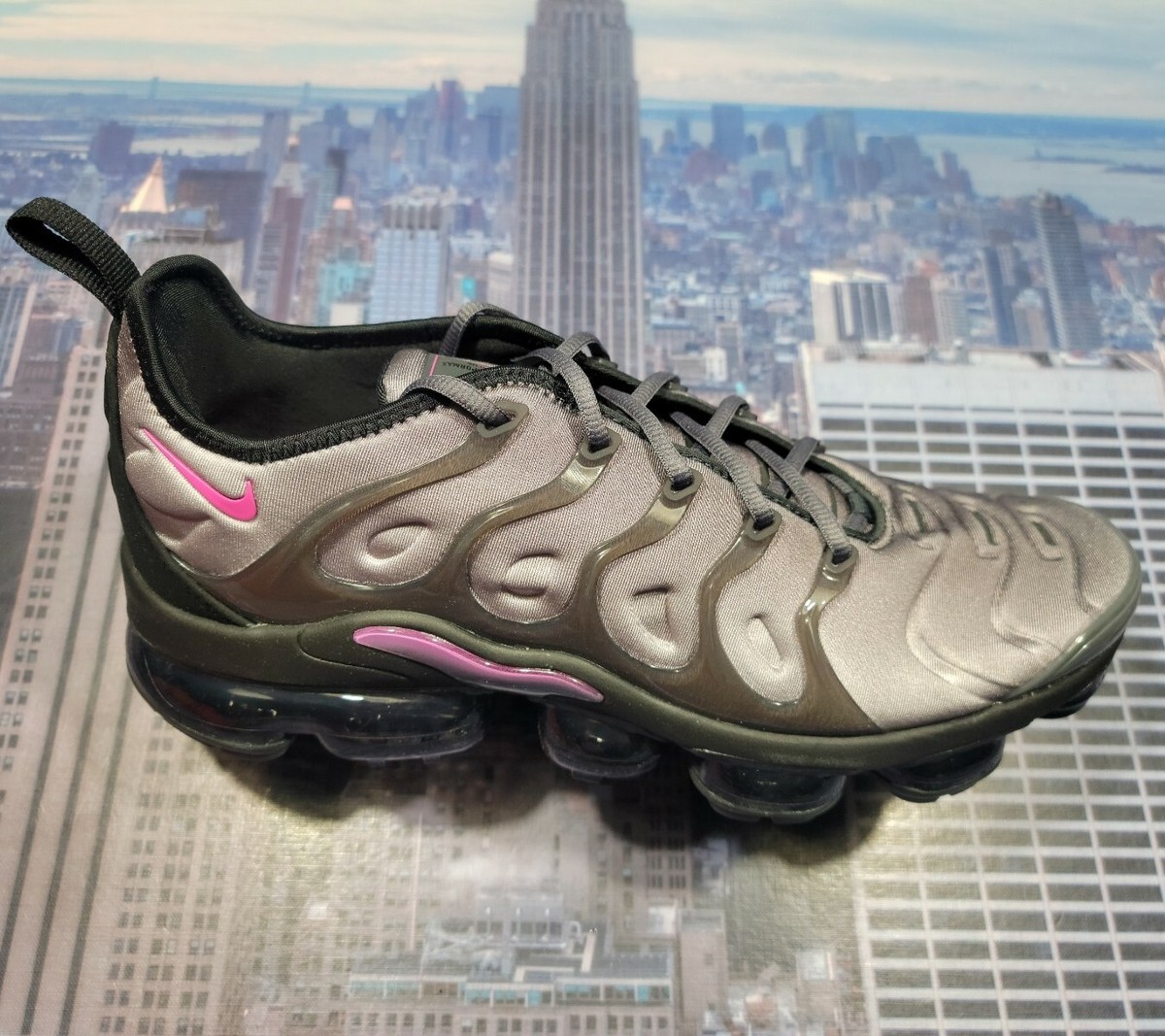 vapormax plus atmosphere grey