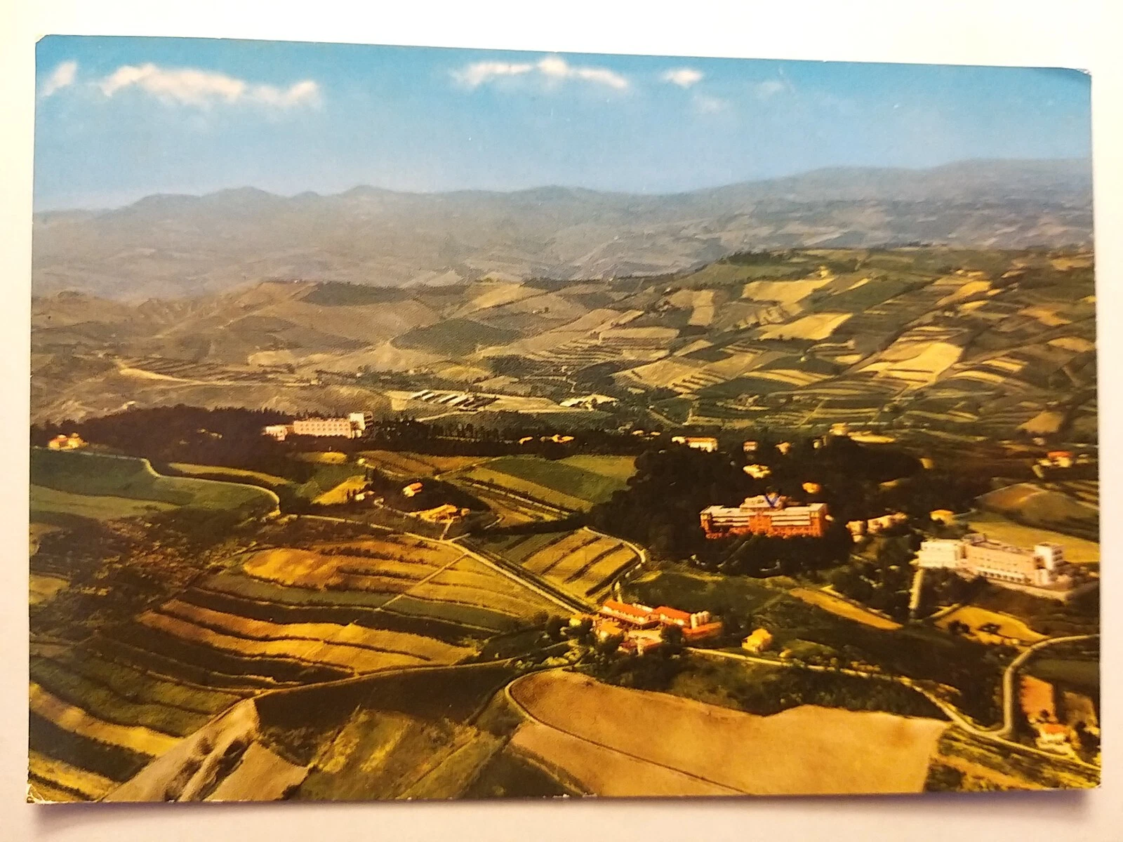 Foto 1 di 2