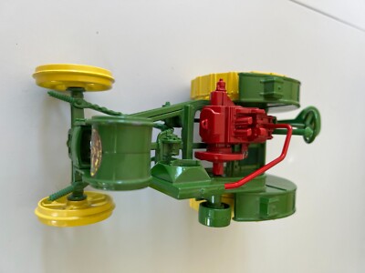 Tracteur JOHN DEERE WATERLOO BOY ERTL 1/16 - Collection
