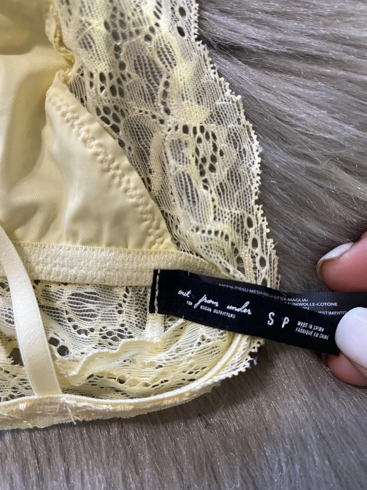 Bralette de encaje amarillo talla pequeña Urban Out From Under nuevo con etiquetas Foto 4 de 4