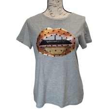 NWT Davi & Dani Gray T-Shirt with Sequin Lip Design- Size Large