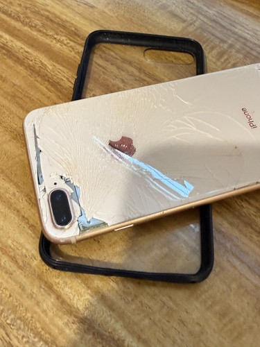 Unlocked Apple iPhone 8 Plus Rose Gold 64GB A1864 - Cracked Screen & Back - Zdjęcie 6 z 9