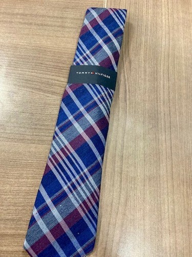 Tommy Hilfiger Plaid Tie in Excellent Condition - Picture 2 of 3