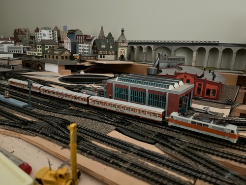 Minitrix 2972 BR 111 118-6 City Bahn, 3 Fleischmann City cars (2x 8125, 8123) | Condition: Used