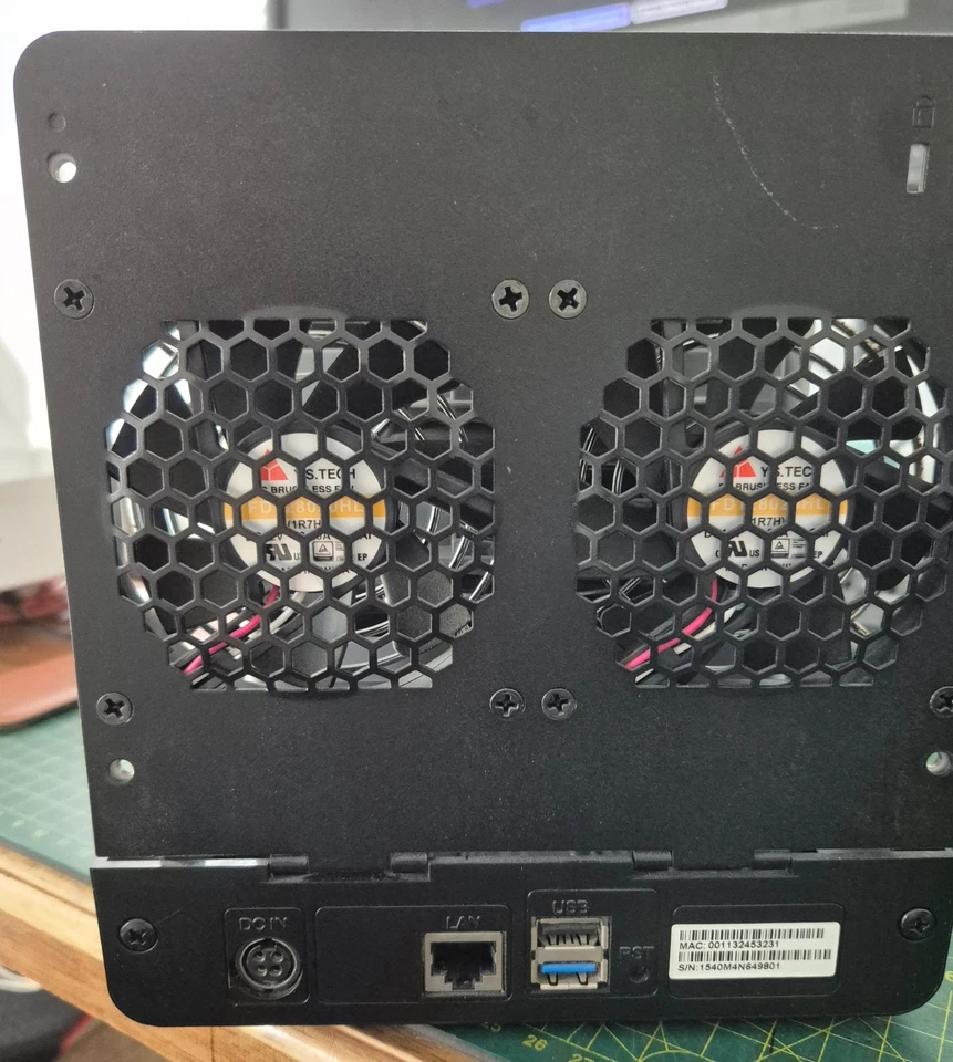 Synology DS414j disk station - 4 x 4TB WD RED HDD's included - image 2 of 4