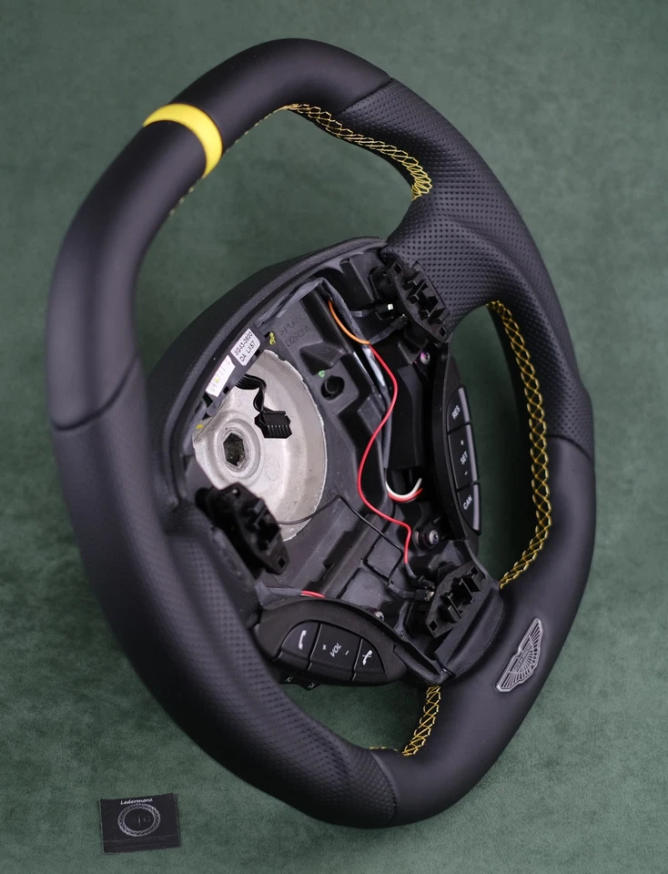 Volante a medida OEM Aston Martin Vantage DB9 DBS RAPIDE VANQUISH ONE-77 Foto 2 de 4