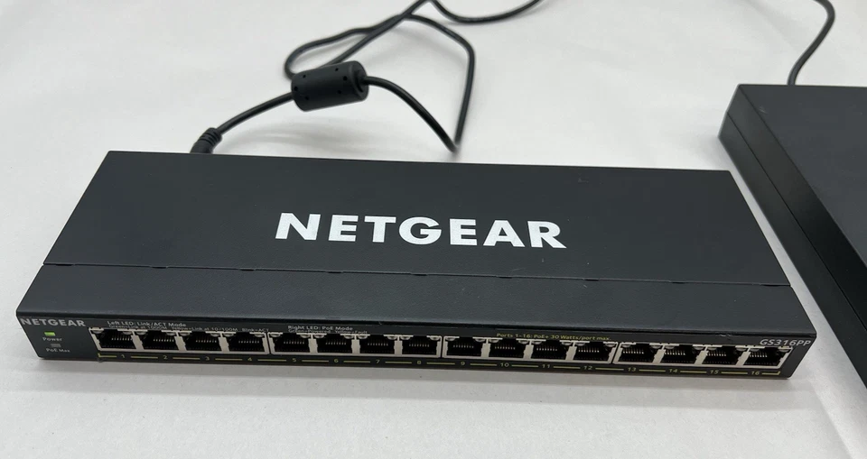 NETGEAR 16Port Gigabit Ethernet Unmanaged PoE+ Switch GS316PP /w 16x PoE+ @ 183W - Image 3 of 4