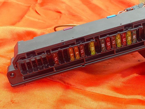 BMW E60 E63 E64 5/6 Series Front Power Distribution Fuse Terminal Box Panel OEM✅ - Picture 3 of 9
