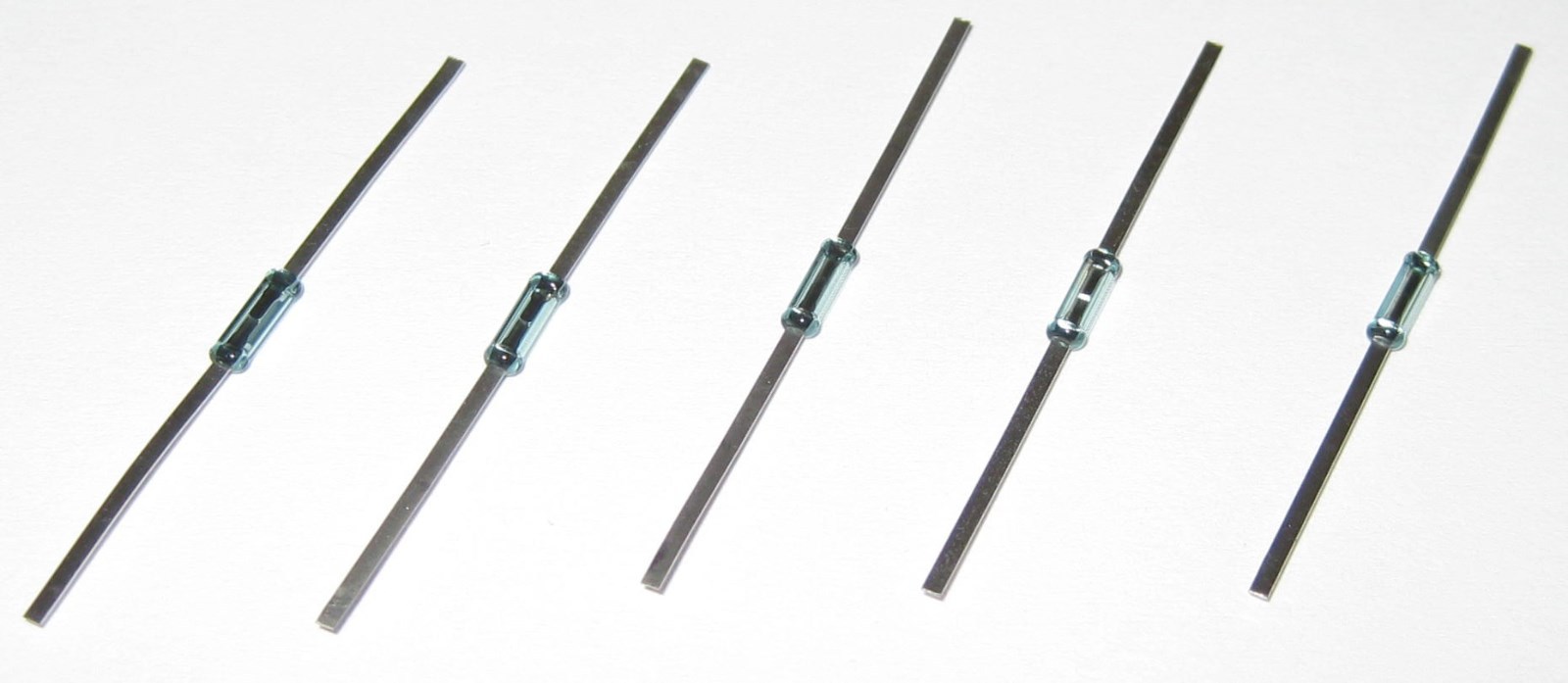 5 X Tiny Magnetic Reed Switch - SPST - 6.7 mm Long Glass Body - 1.6 mm Diameter