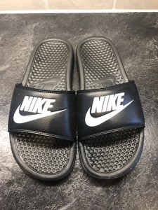 nike sliders size 6