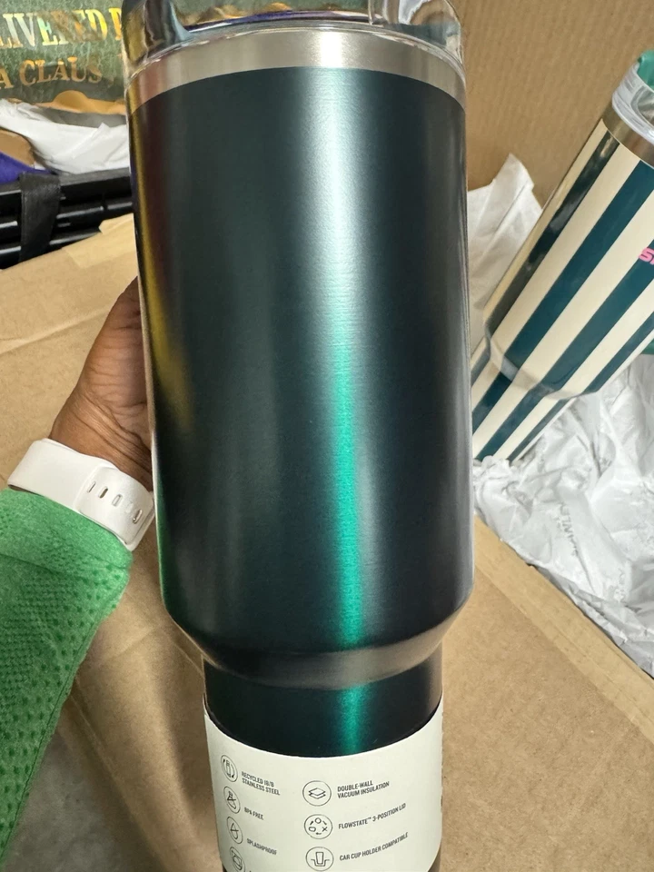 Stanley Quencher H2.0 FlowState Tumbler Whole Foods Exclusive Evergreen Glow 40 - Image 4 of 4