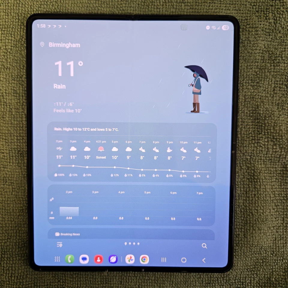 Samsung Galaxy Z Fold3 5G Black 256GB (Damaged Front Screen) Works Perfectly - image 2 of 4