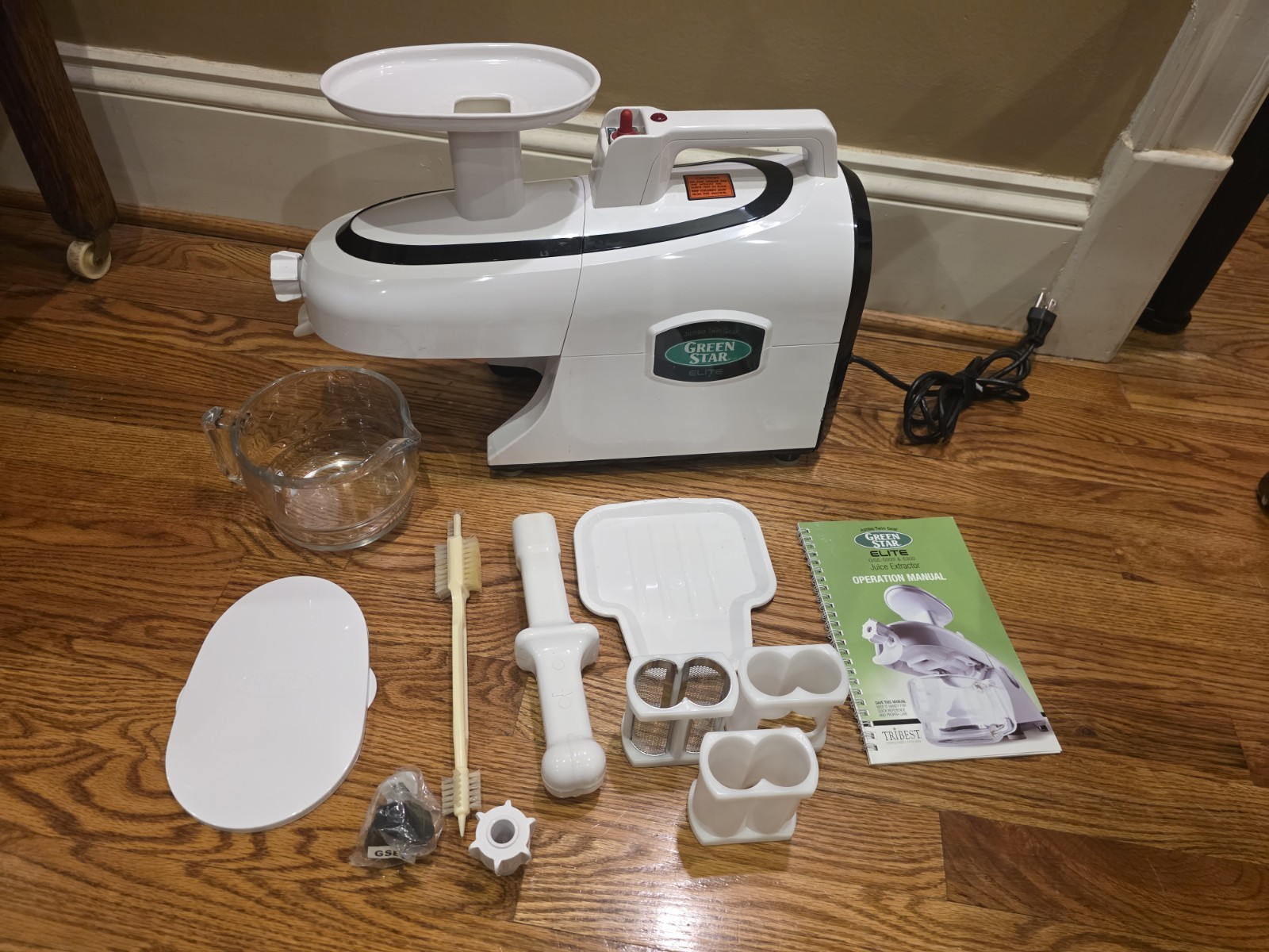 Green Star Elite Jumbo Twin Gear Fruit Vegetable Juicer GSE 5000 w/ Accessories