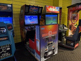 Eighteen 18 Wheeler American Pro Trucker Vintage Arcade Machine SEGA! Works 100%