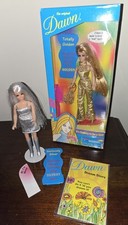 Seriously SILVER  Totally GOLD Dawn Doll  Checkerboard Toys  Rare  2003  W/stand
