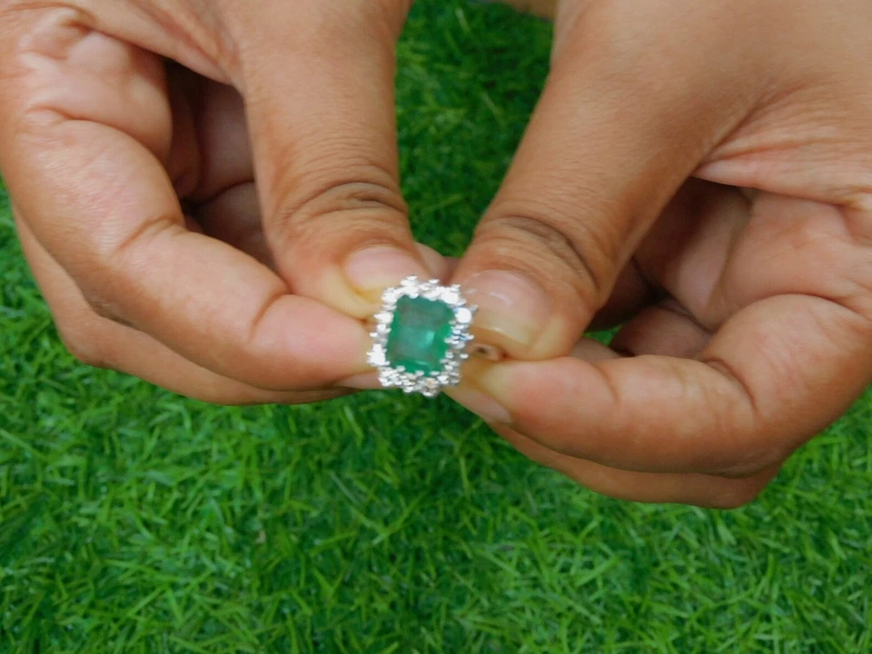 4.55 Ct Emerald Cut Natural Emerald & Diamond Wedding 14K Ring White Gold Sz 6.5 - Image 3 of 4