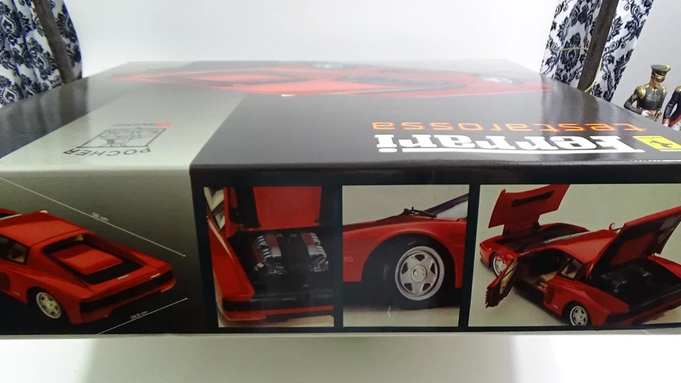 Pocher 1:8 Scale Red Ferrari Testarossa Diecast Model Kit - Image 4 of 4