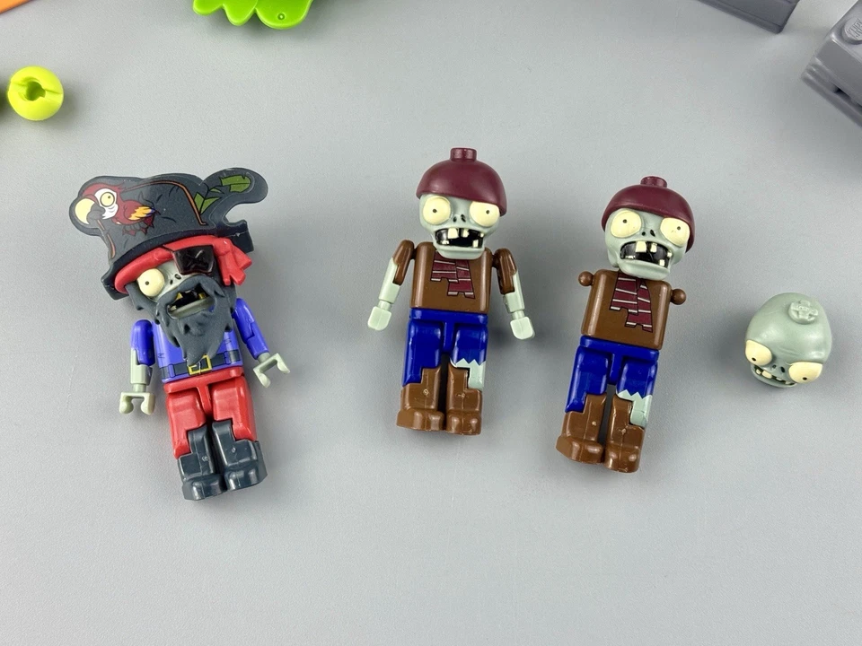 K'Nex Plants Vs Zombies Figures/Pieces Lot with Some Accessories Captain Zombie - Image 2 of 4