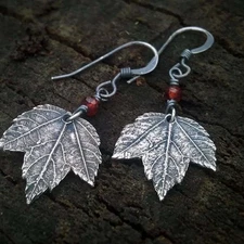 Exquisite Retro 2PCS Dainty Shiny Maple Leaf Earrings Suitable for Daily Wear