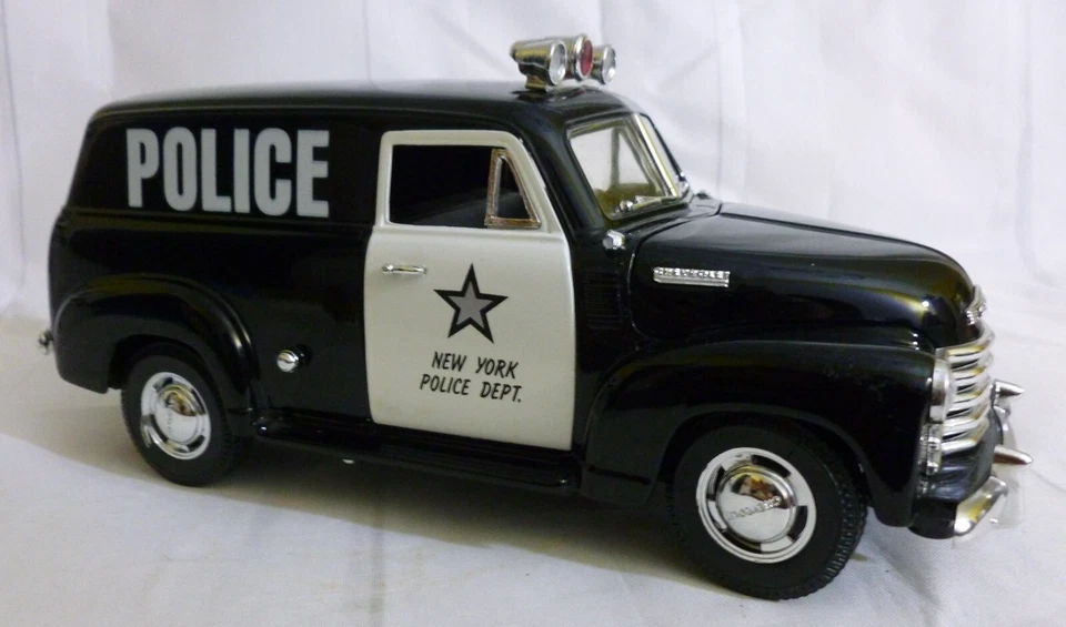 Chevrolet Panel Police Truck 1950, Departamento de Policía de Nueva York - 1:18 MIRA Solido Foto 3 de 4
