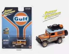 Johnny Lightning 1:64 1980 Toyota Land Cruiser Gulf Muddy EMS JLCP7444