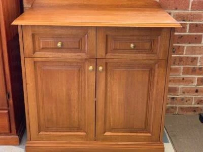 Solid Oak Cabinet In Fantastic Condition Cabinets Castle Hill