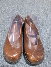 Cydwoq size 37.5 ladies leather cross over shoes - please see notes US 6.5