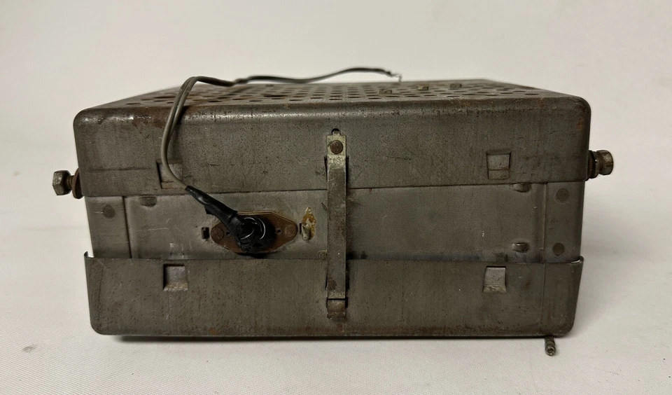 Original 1951 Ford Deluxe Fomoco Bendix 1BF AM PB Car Radio AS IS FOR PARTS - Image 3 of 4