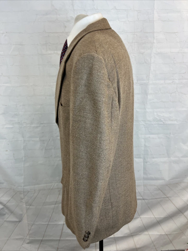 FALL/WINTER Givenchy Men's Beige Herringbone Blazer 44R $1,895 - Image 4 of 4