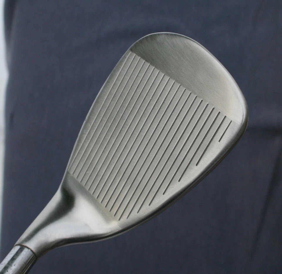 Cuña de arena ejecutiva Spalding para damas SW varilla de acero flexible para damas Foto 2 de 4