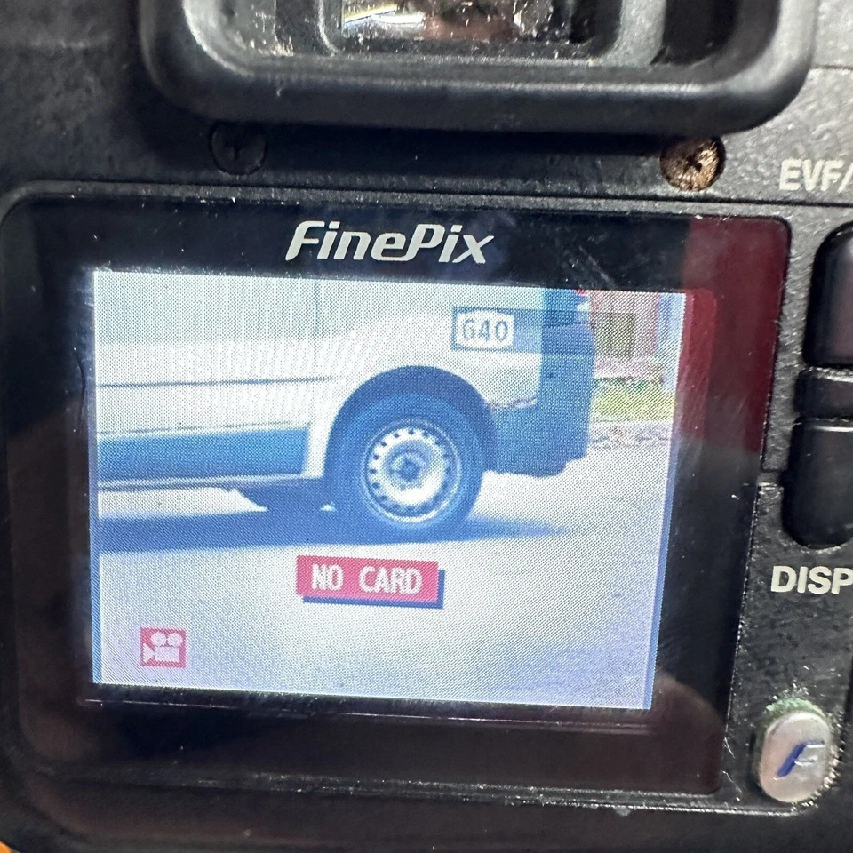Fujifilm FinePix S7000, photo 3 of 5