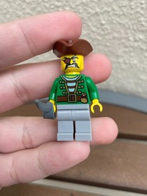 LEGO Pirates Bluecoat Governor's Daughter & Pirate Gunner Minifigures 70412