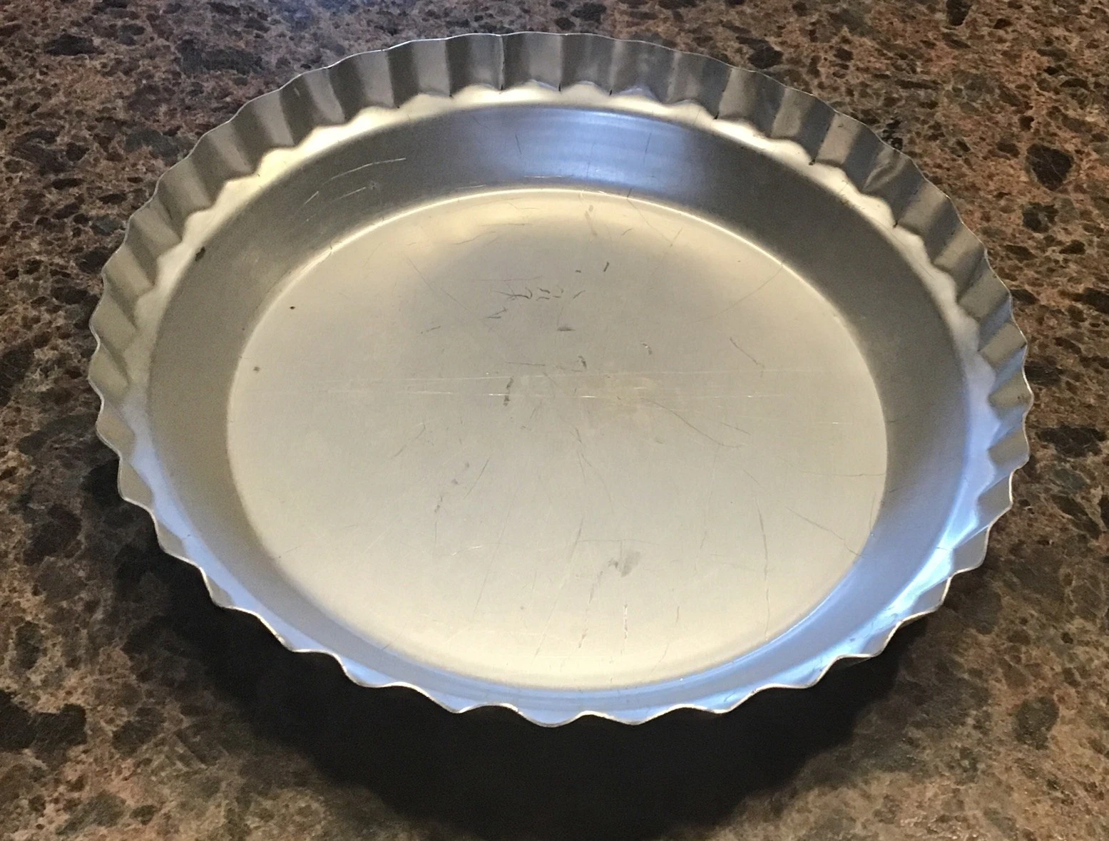 Vtg Wear-Ever #2865 Fluted Aluminum Pie Pan 10”Diameter By 1.75”Deep USA