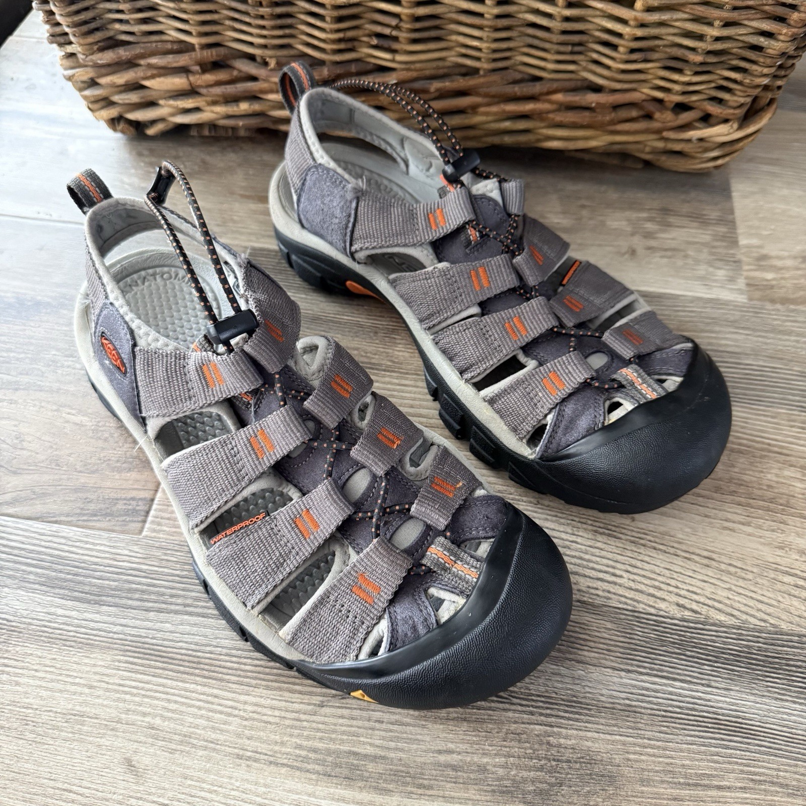 Sandali da trekking Keen Newport H2 uomo impermeabili punta chiusa taglia 9 grigio arancione