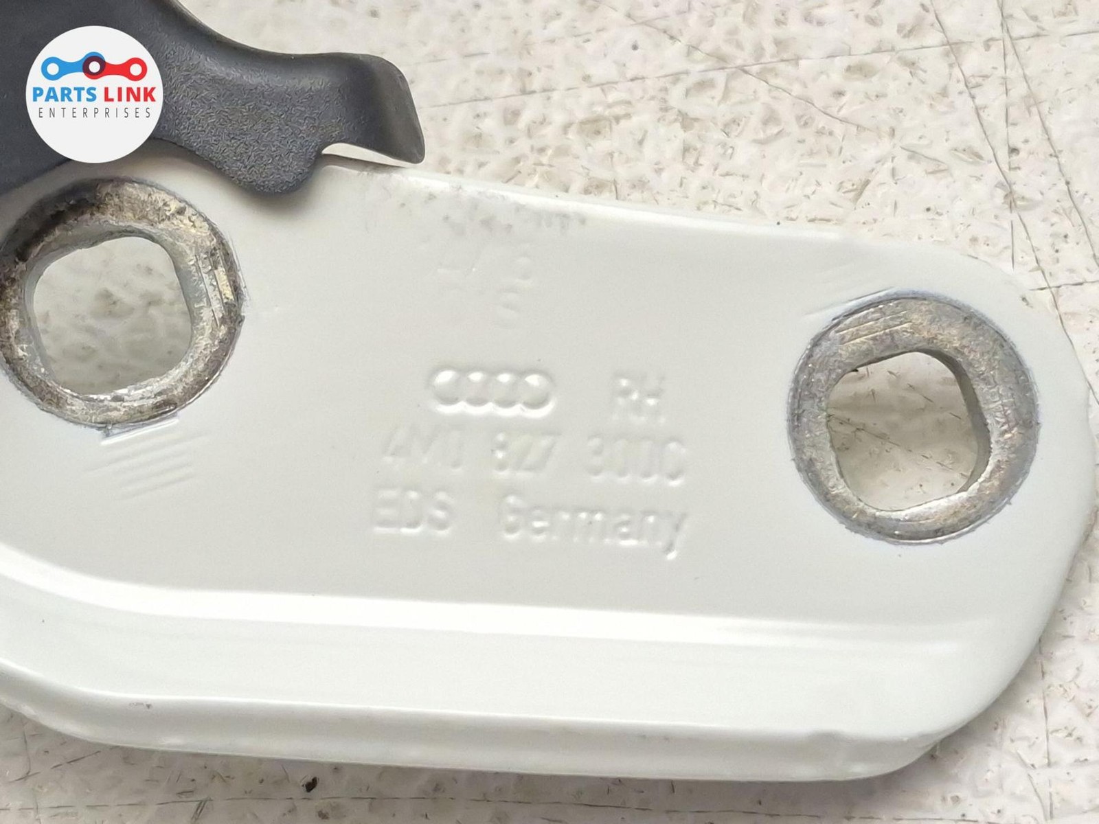 2016-20 BENTLEY BENTAYGA REAR RIGHT LIFTGATE ACTUATOR MOTOR TRUNK HINGE ASSY 636