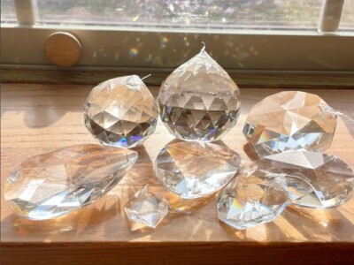 Window crystal pendant with many facets of diamond cutting