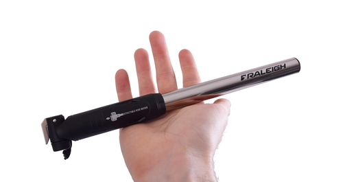 Bomba manual de doble válvula de aleación de bicicleta de montaña Raleigh Exhale RP5.0 120 PSI 11" precio de venta sugerido por el fabricante £13.99 - Imagen 2 de 5