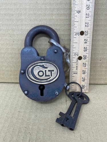 Colt Firearms Logo Padlock, Cast Iron Lock, Antique Finish with 2 Keys - Picture 3 of 6