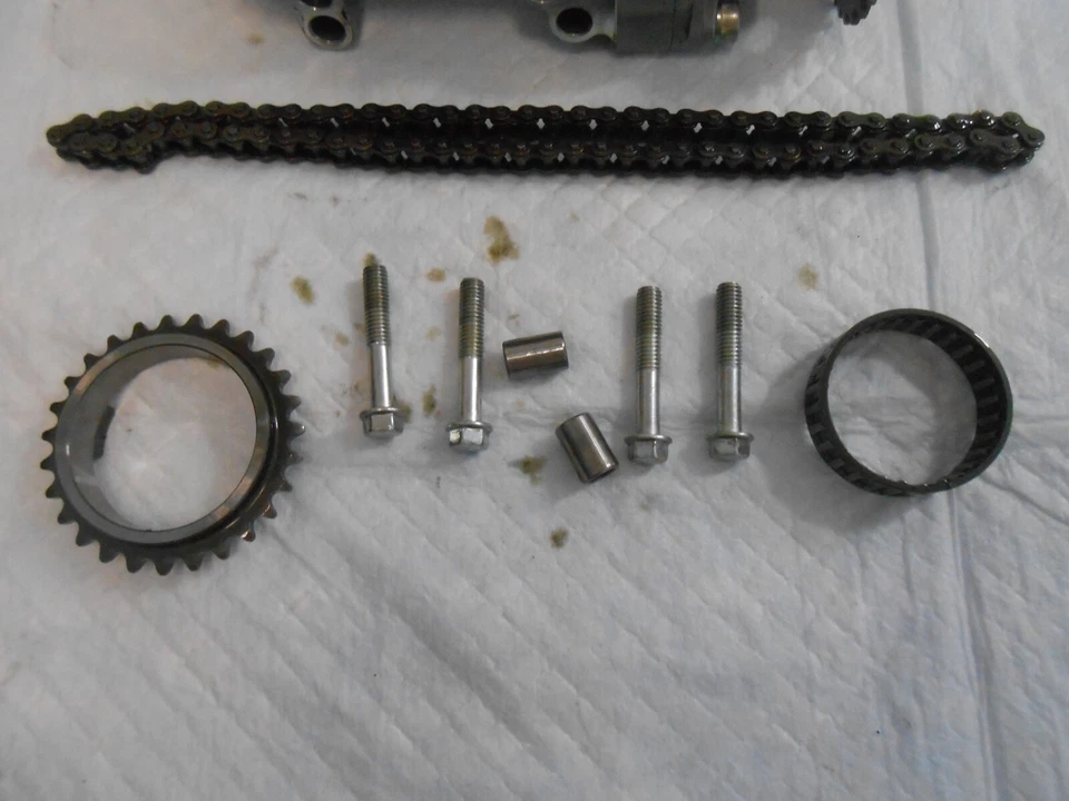 11-24 2011-2024 SUZUKI GSXR 750 GSXR750 MOTOR BOMBA ACEITE CADENA HARDWARE OEM Foto 3 de 4