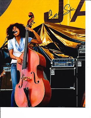 ESPERANZA SPALDING SIGNED SINGING 8X10 | eBay