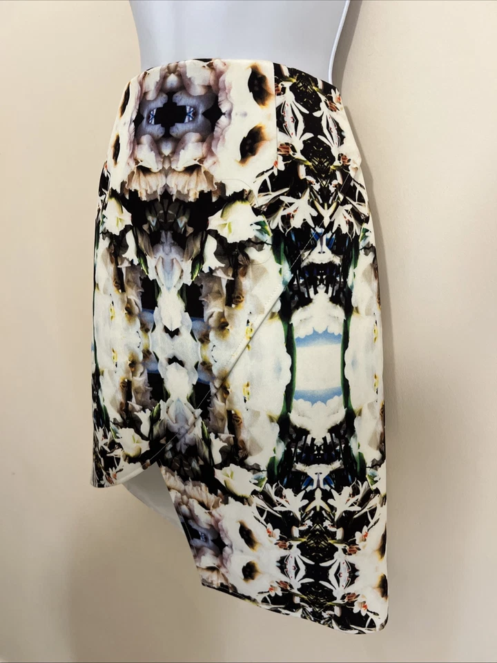FINDERS KEEPERS DESIGNER SKIRT UNIQUE DESIGN PRINT UK10 W28”L20” BNWT - Image 3 of 4