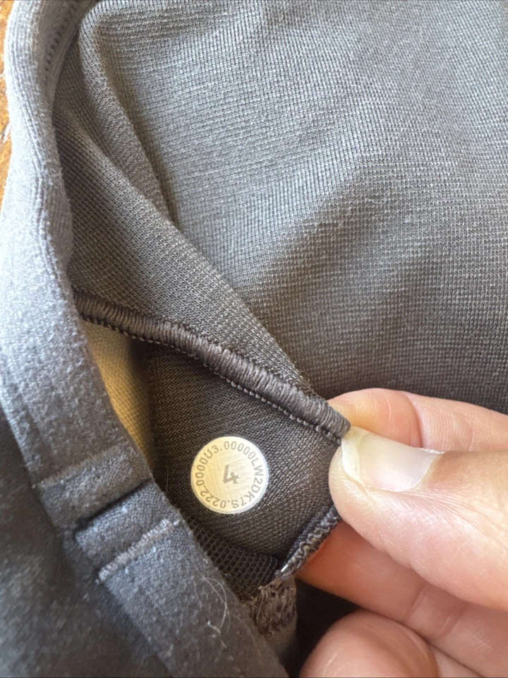 Lululemon Women’s Sports Bra Camo Size 4 - Image 3 of 4