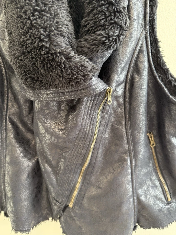 Chaleco Ashley Stewart negro imitación cuero y piel de oveja 18/20 Foto 2 de 4