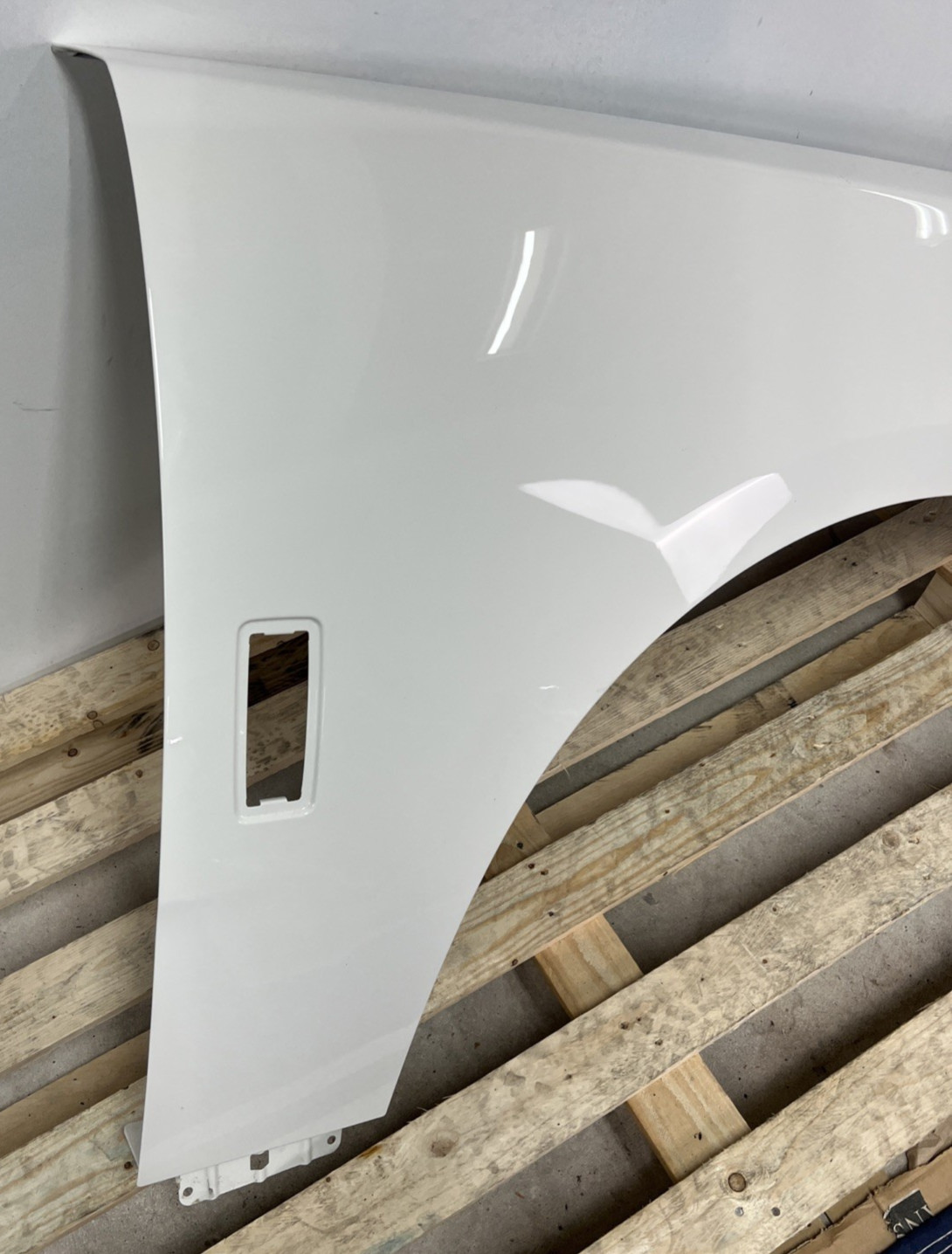 ROLLS ROYCE CULLINAN FENDER RIGHT PASSENGER 2019-2026 WHITE OEM