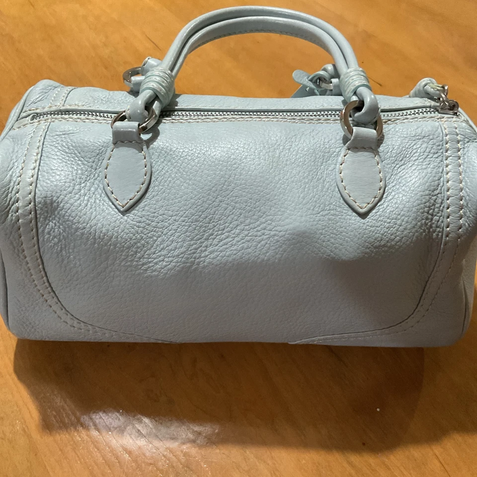 Bolso de Mano Valentino Garavani Cuero Azul Aqua Motivo V Accesorios de Metal de Japón Foto 3 de 4