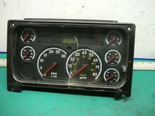 FREIGHTLINER COLUMBIA INSTRUMENT CLUSTER (HAS CRACKED PLASTIC, SEE PICS)
